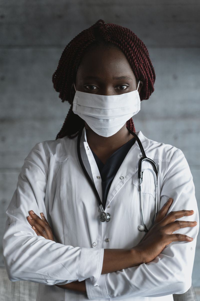Dr. [À COMPLÉTER — Nom du dentiste responsable] — Chirurgien-dentiste · Directeur du cabinet au cabinet SADENTUS